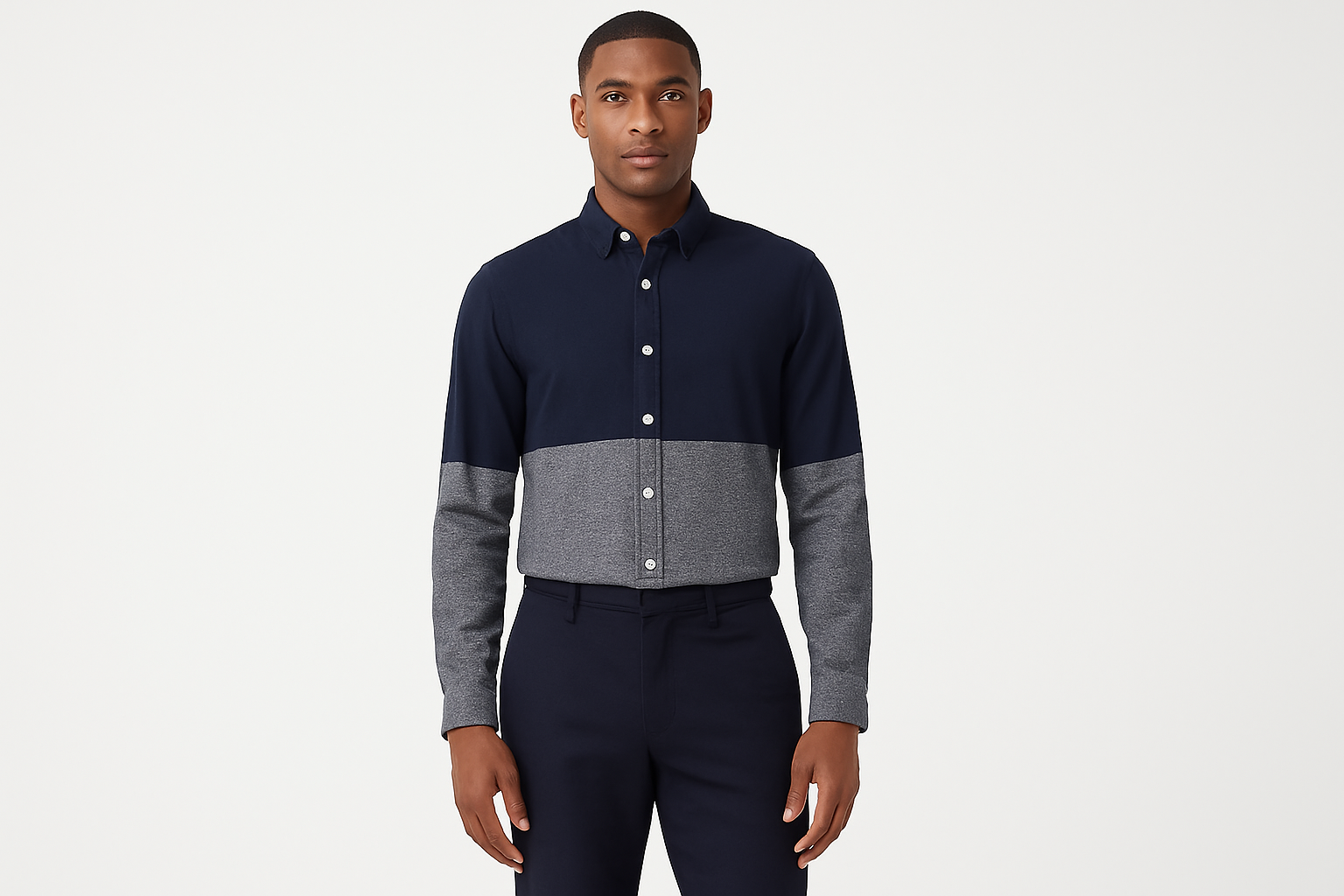 Look 3 - Con pantalón de vestir azul marino