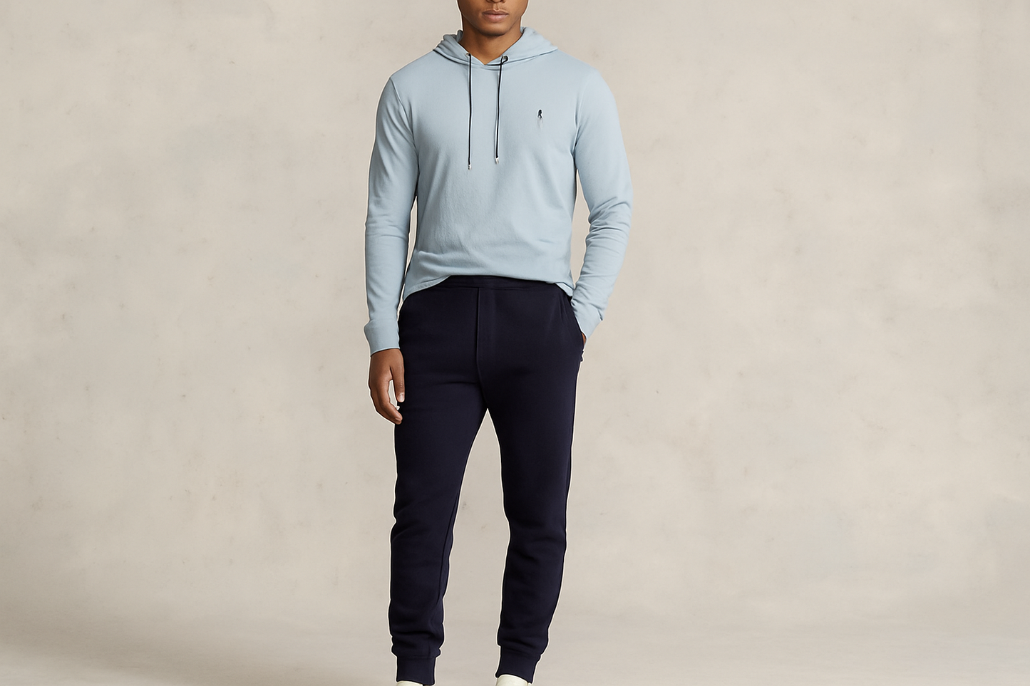 Look 3: Hoodie Polo Ralph Lauren con joggers azul marino - Estilo athleisure