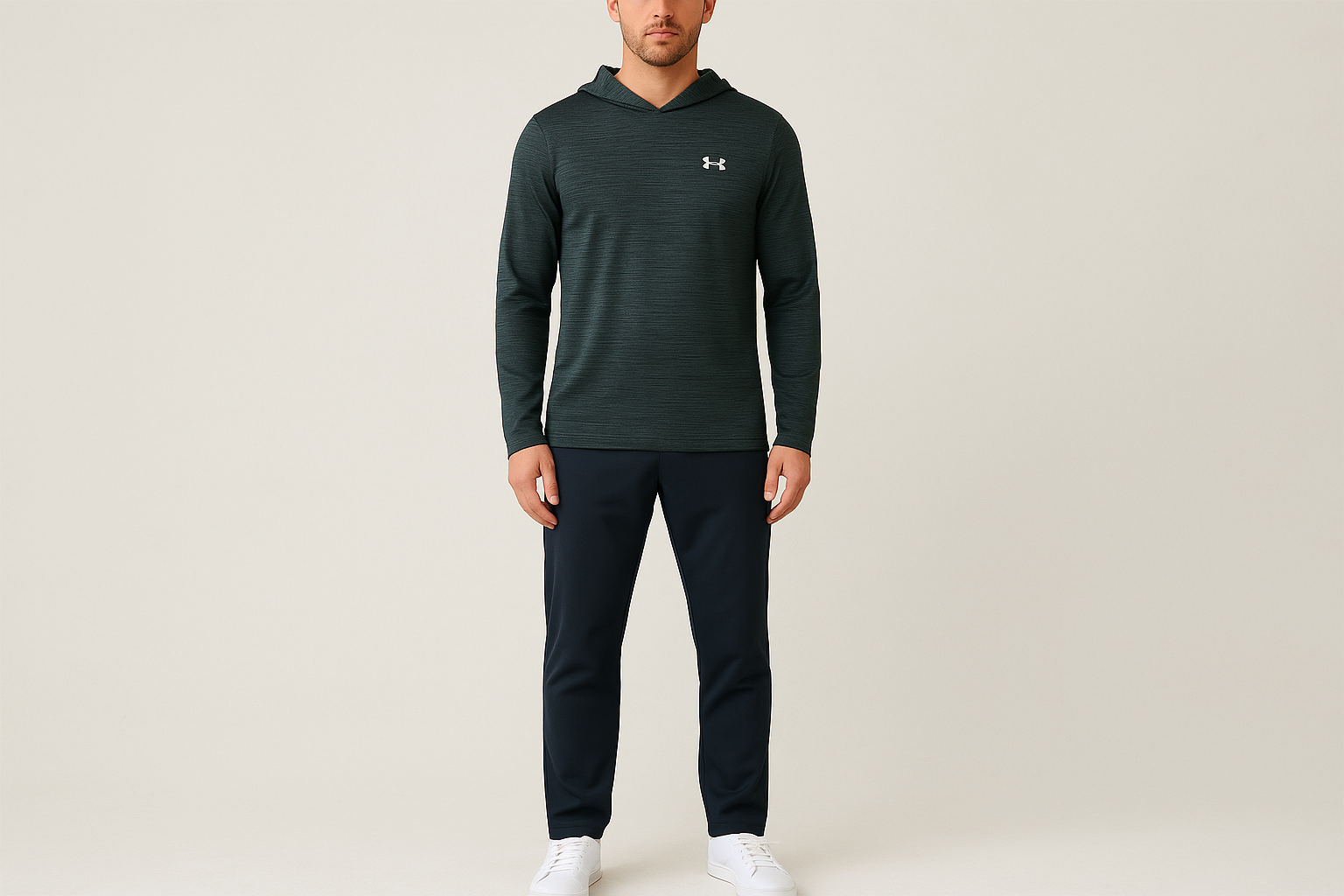 Look 3: Hoodie Under Armour con pants azul marino - Estilo athleisure