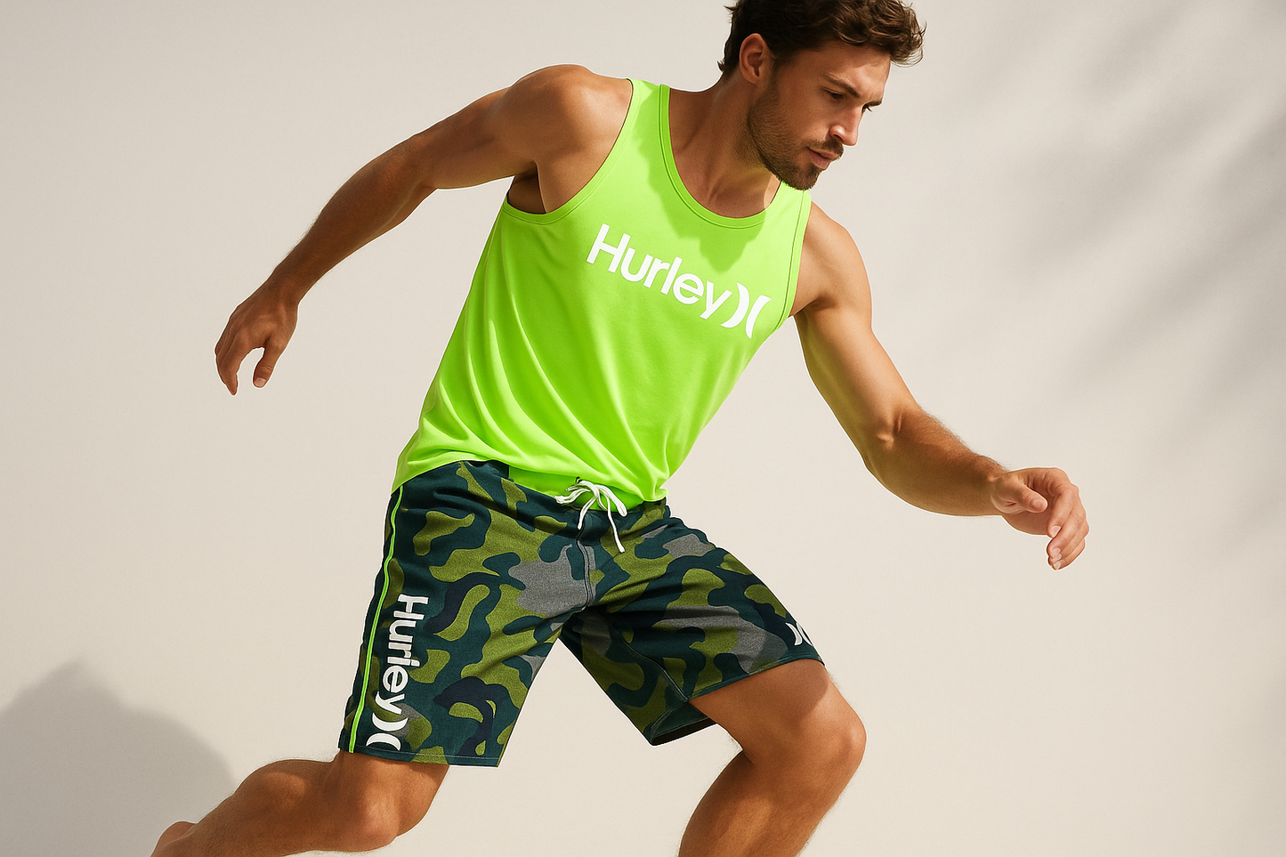 Look 5 - Con tank top Hurley verde neón, pose dinámica