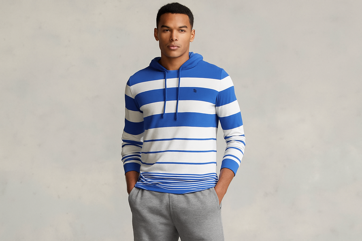 Look 6: Hoodie con pants grises - Estilo athleisure