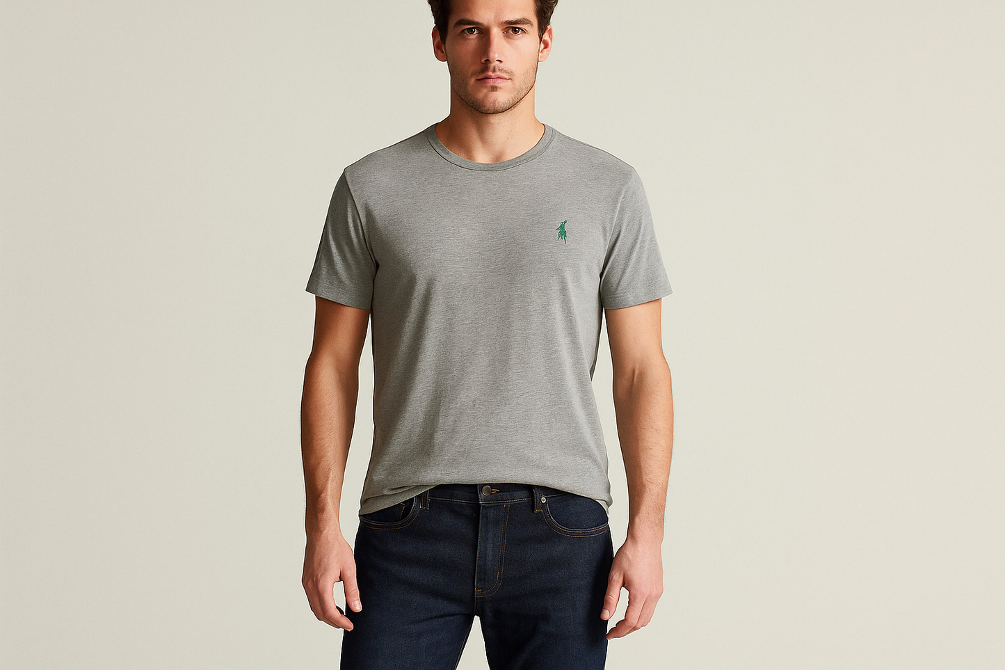 Look casual con jeans oscuros