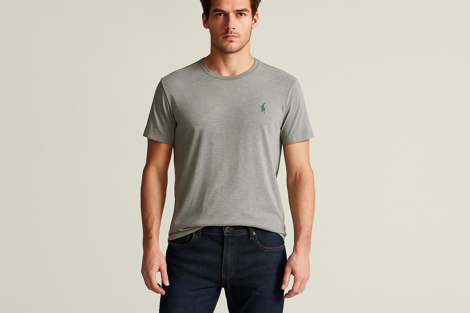 Look casual con jeans oscuros