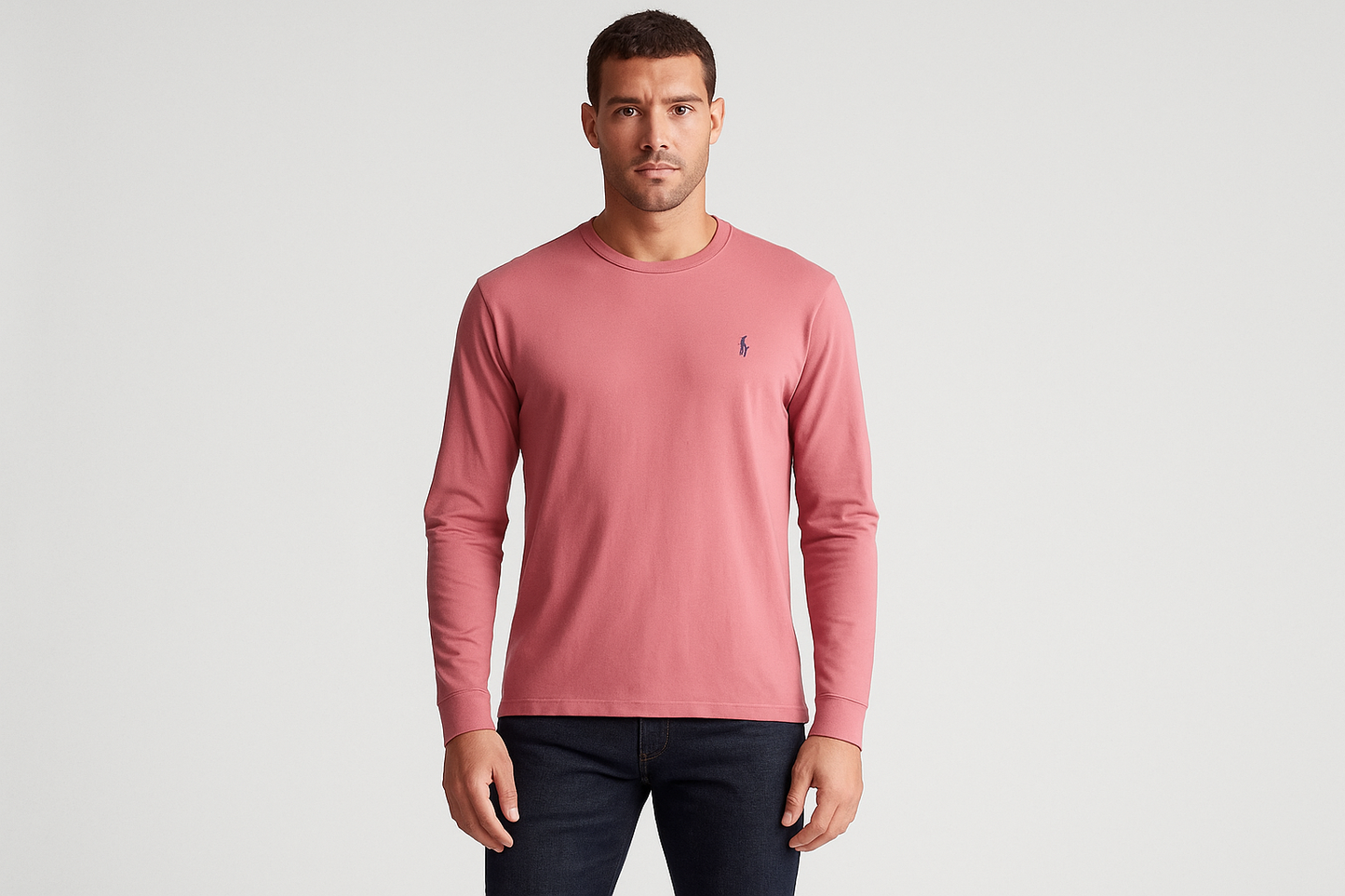 Look casual con jeans oscuros