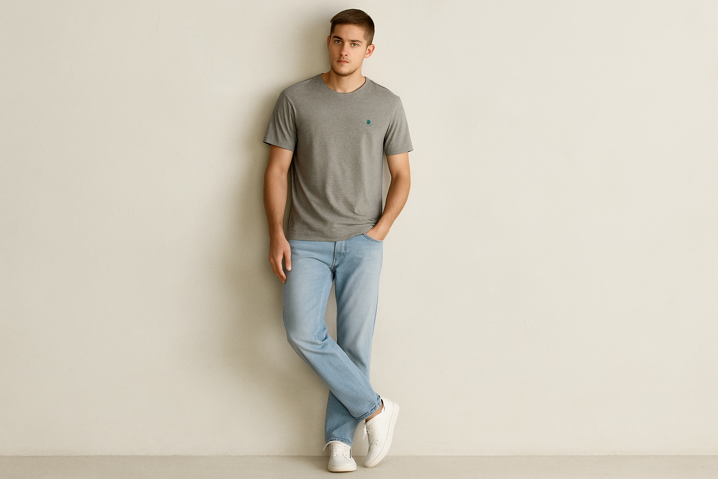 Look casual relajado con jeans claros