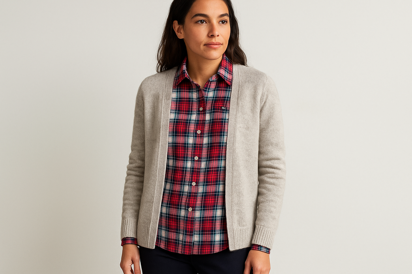 Look en capas con cardigan