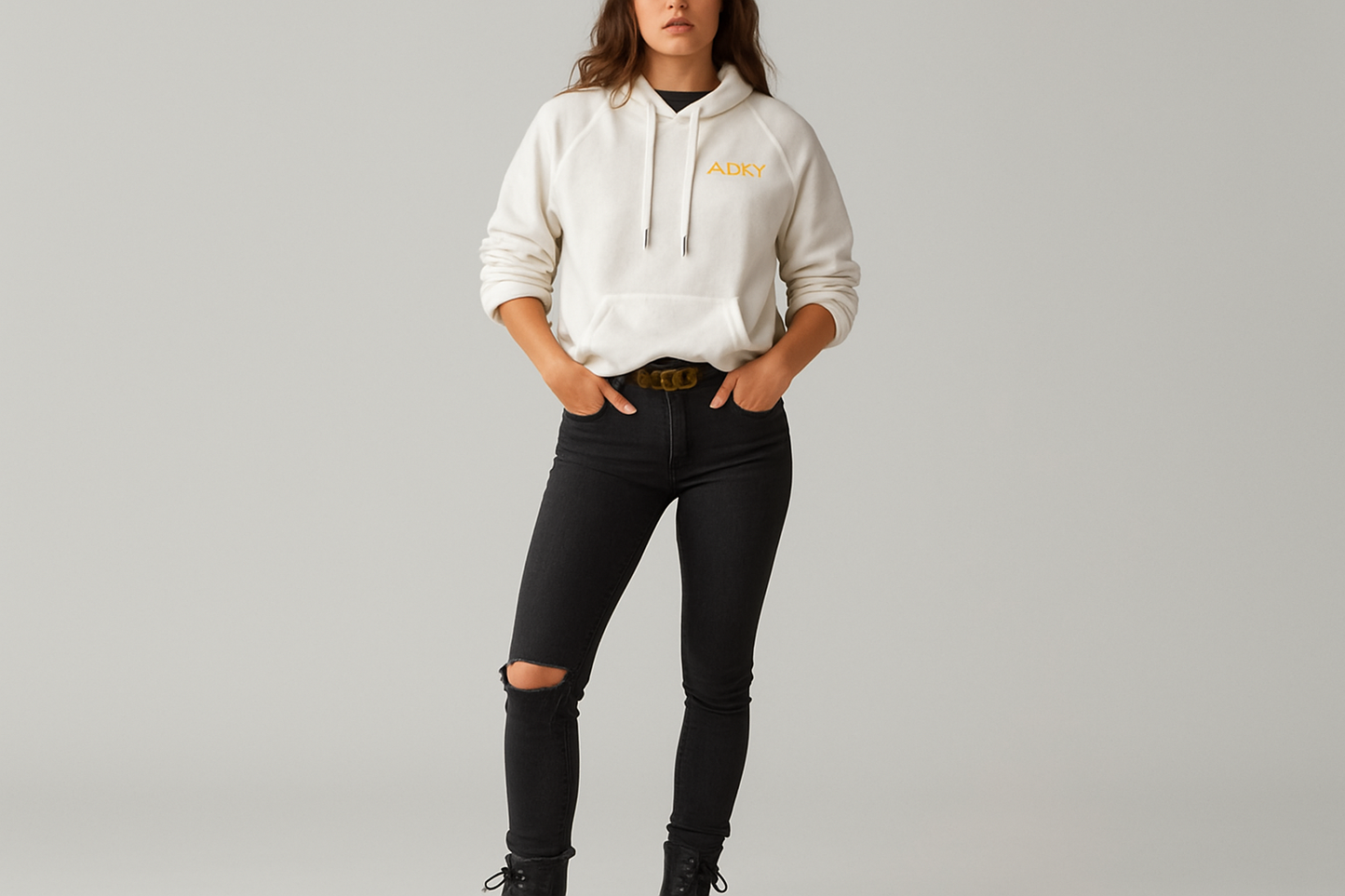 Look informal 3: Estilo edgy con jeans rotos