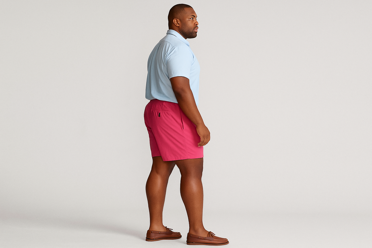 Look náutico con camisa azul claro - logo solo atrás