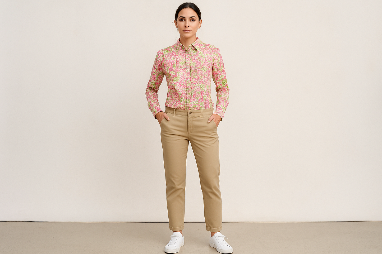 Look preppy casual con chinos caqui