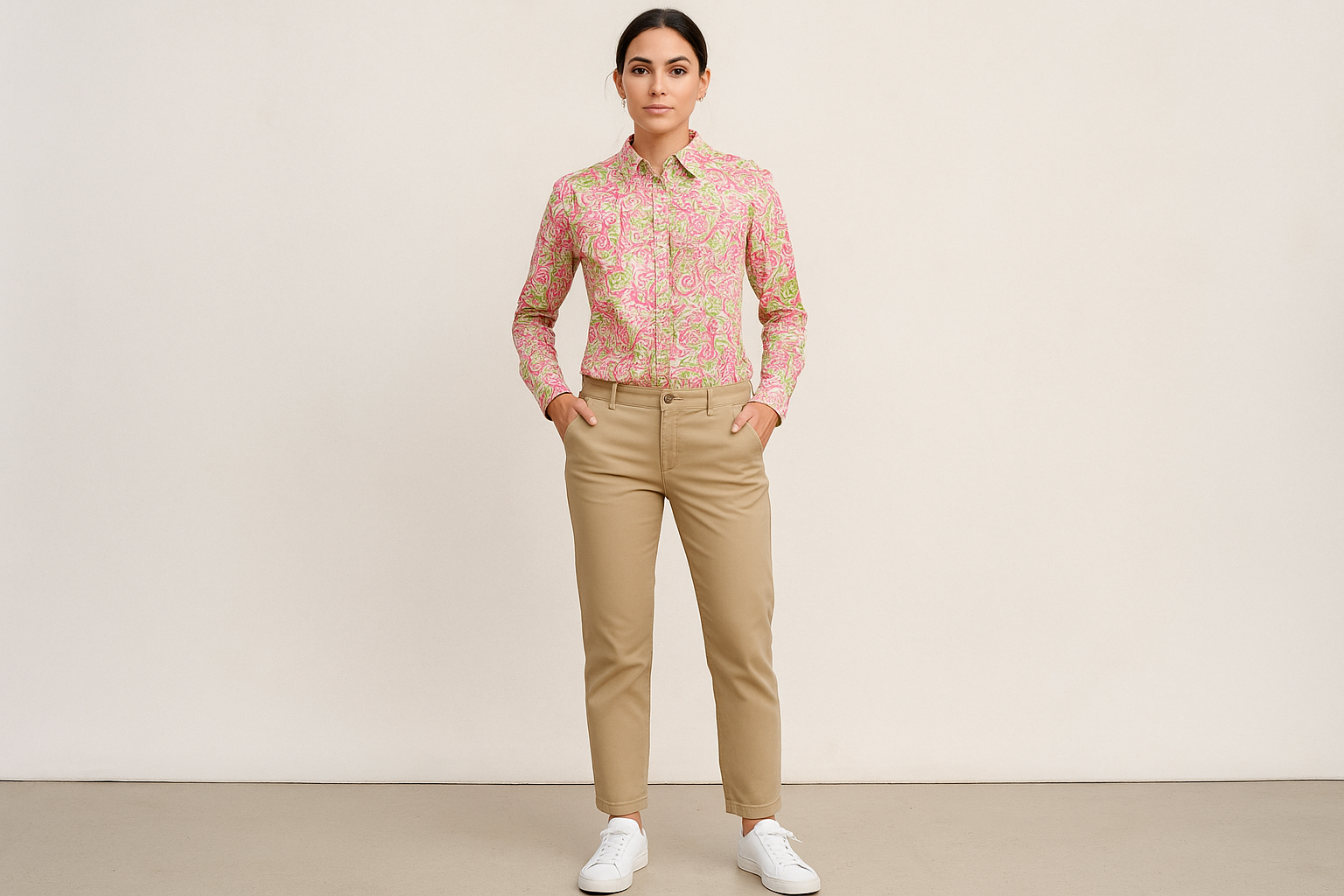 Look preppy casual con chinos caqui