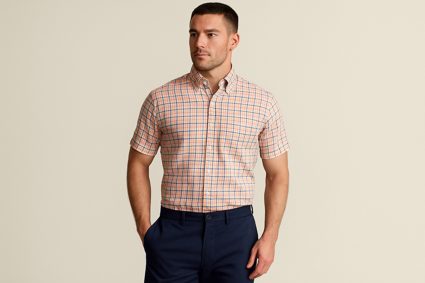 Look preppy casual con chinos navy