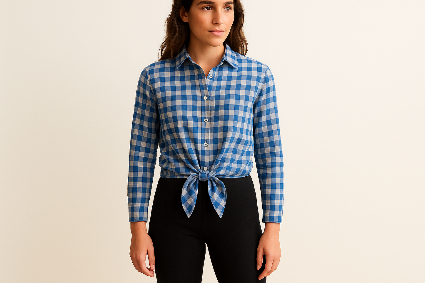 Look smart casual con leggings negros y nudo frontal