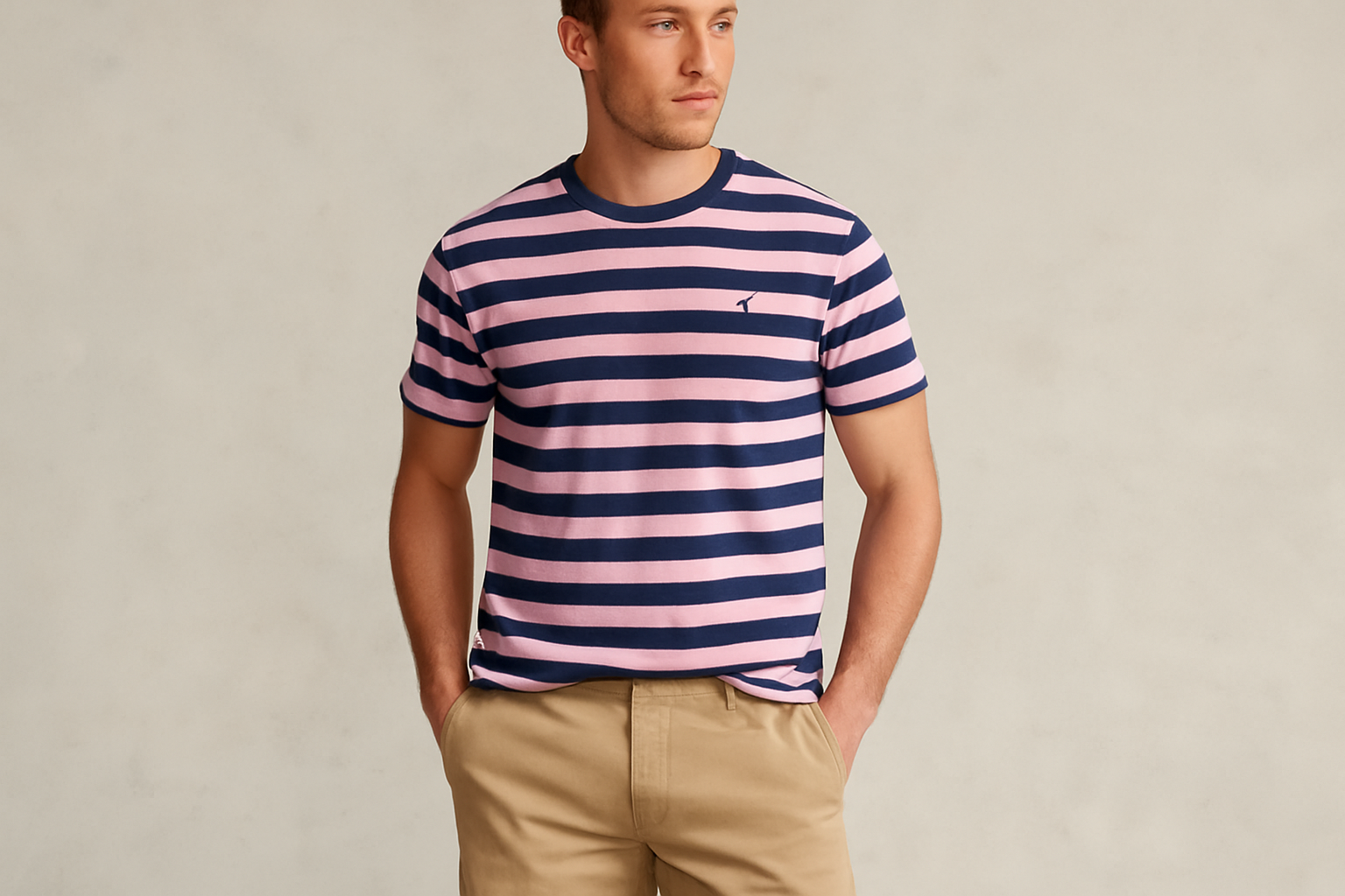 Look veraniego con shorts khaki