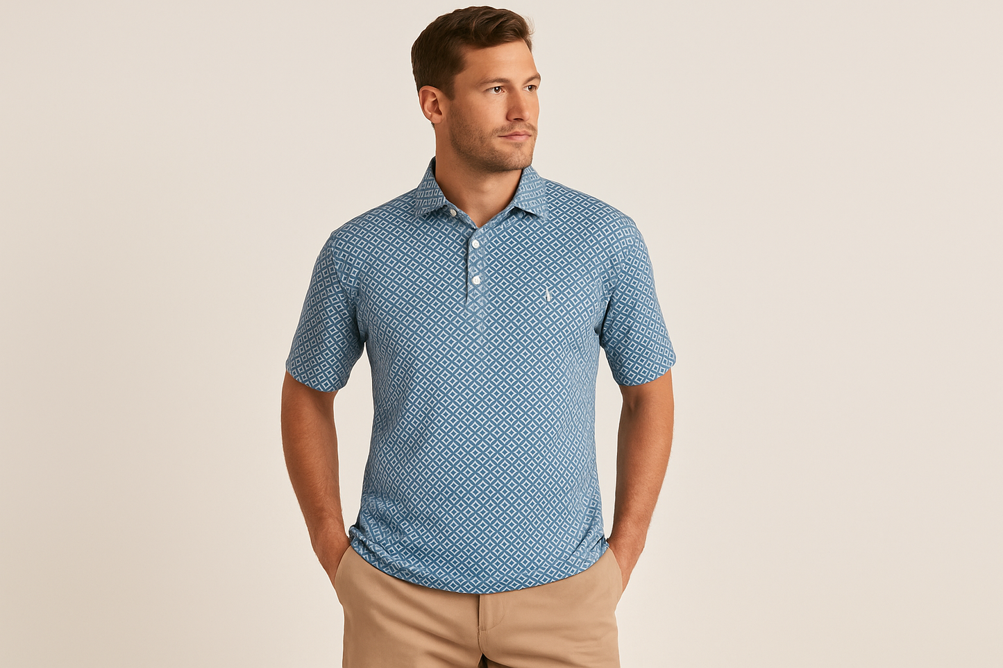 Look veraniego con shorts khaki