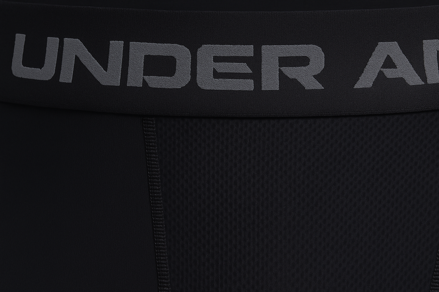 Mallas Under Armour HeatGear 3/4 - Detalle cinturilla negro con letras grises