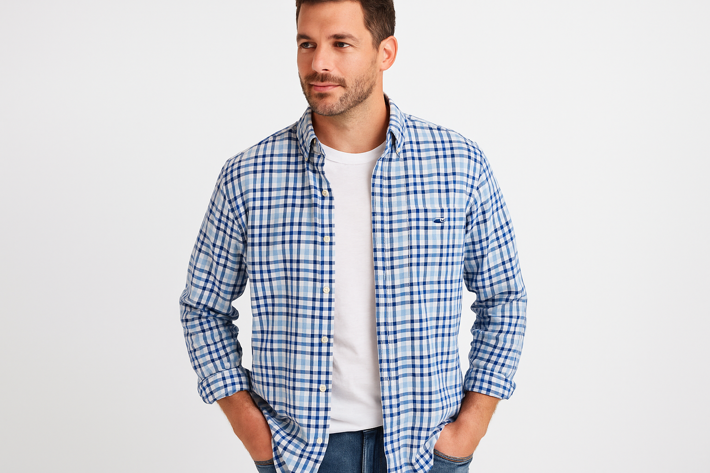 Modelo atlético - Camisa abierta sobre camiseta