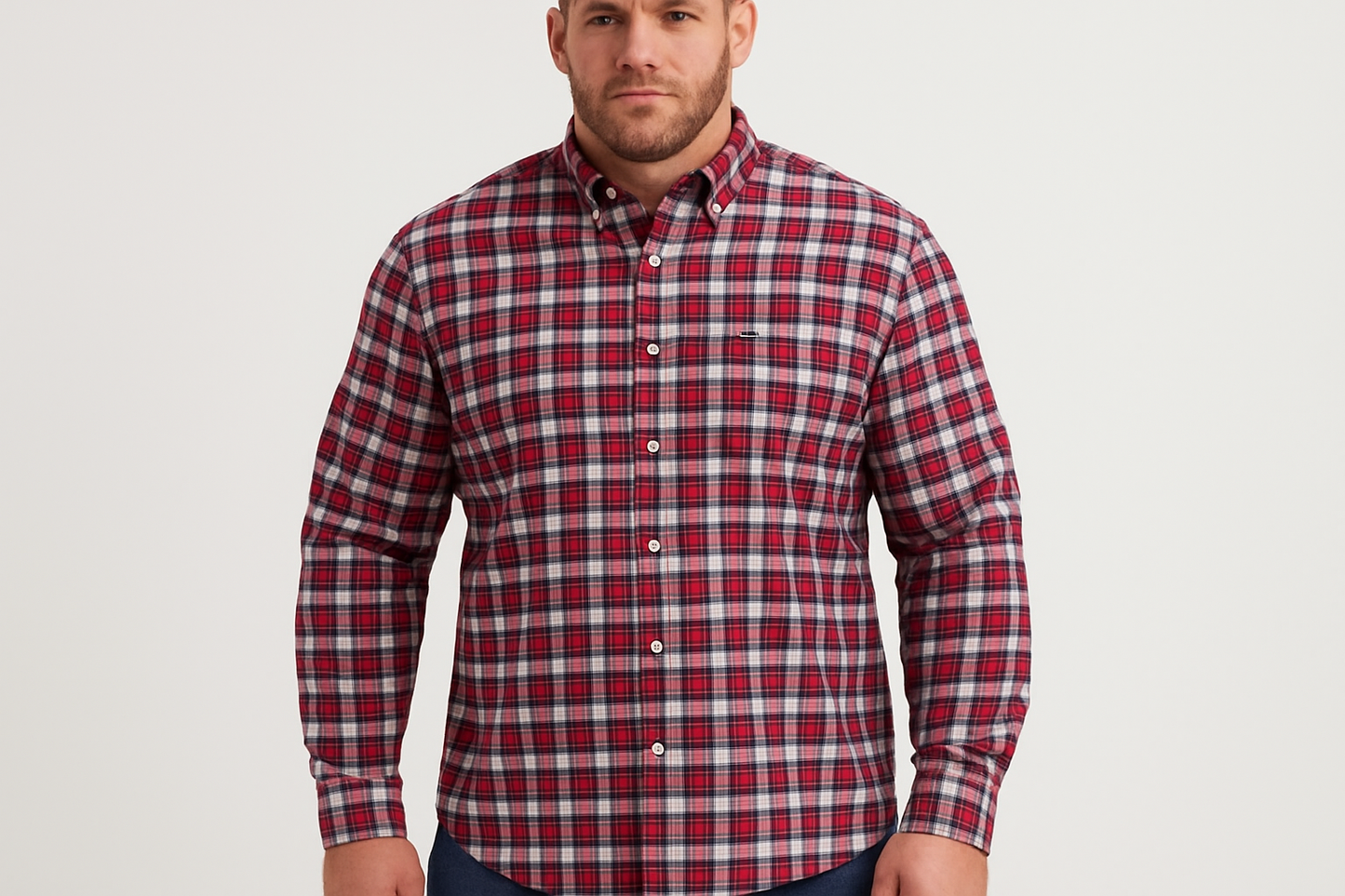 Modelo atlético con camisa Vineyard Vines frontal