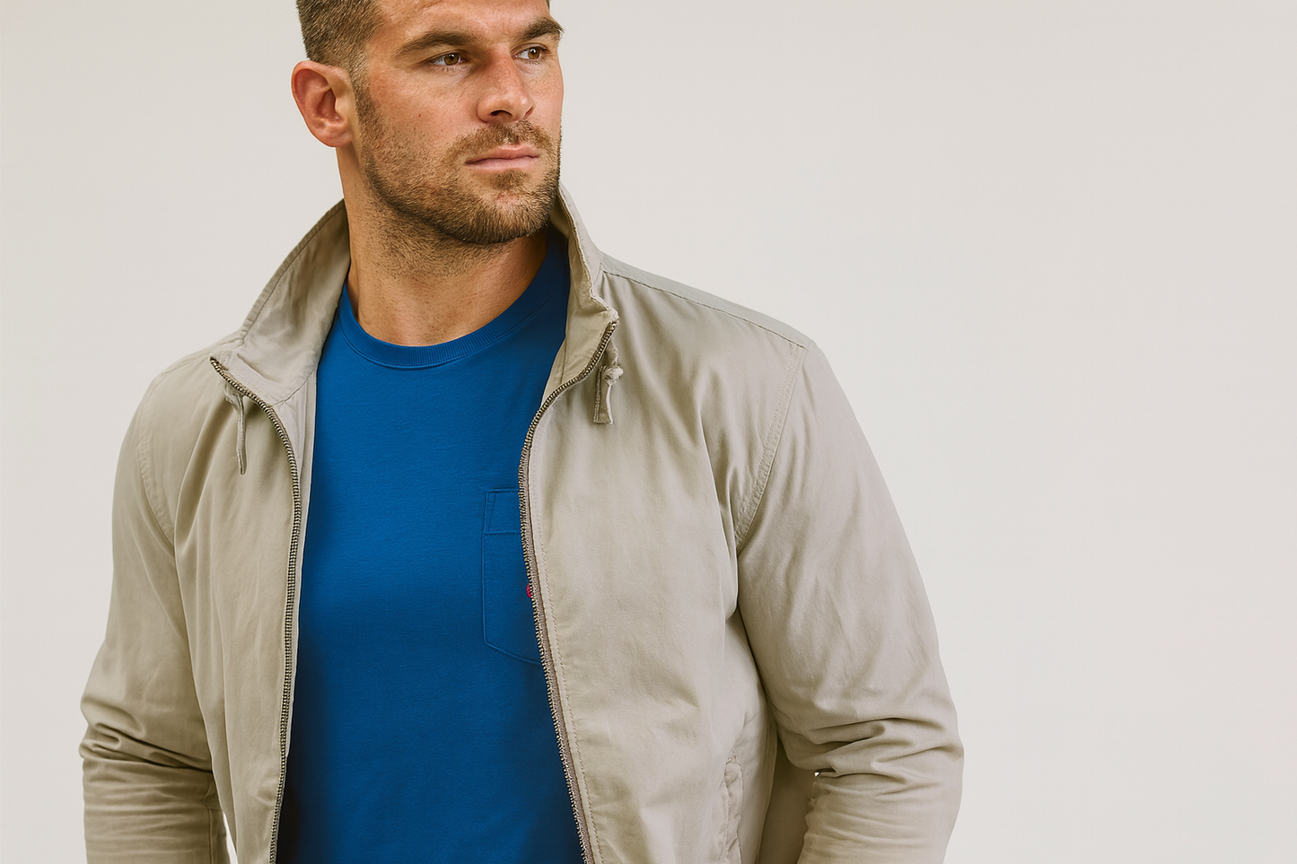 Modelo atlético - Logo exacto con chaqueta