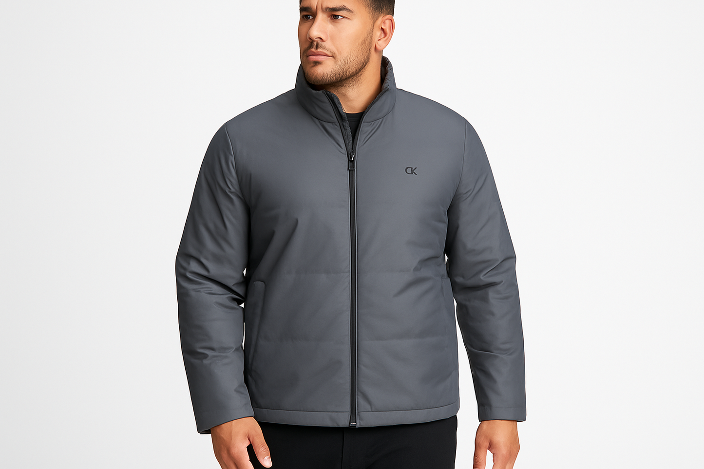 Modelo atlético pose casual chaqueta Calvin Klein