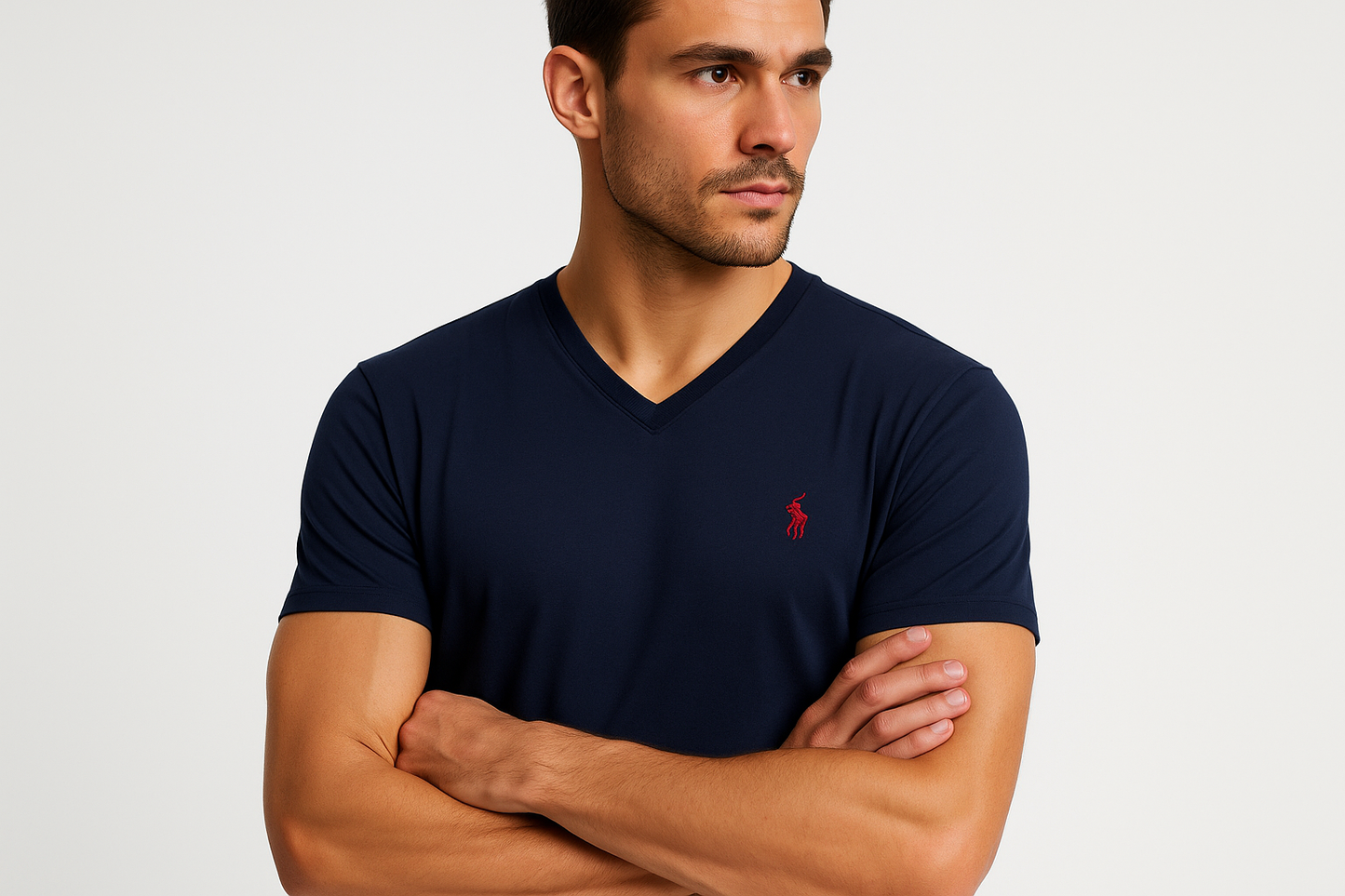 Modelo atlético - pose con brazos cruzados