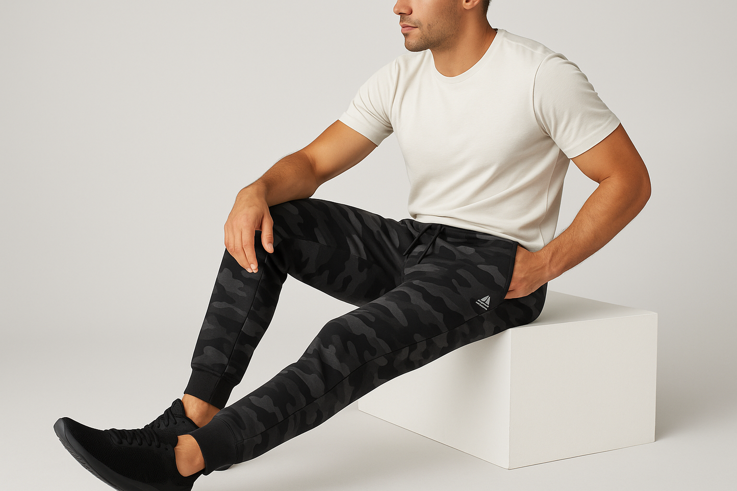 Modelo atlético Reebok camouflage - Sentado