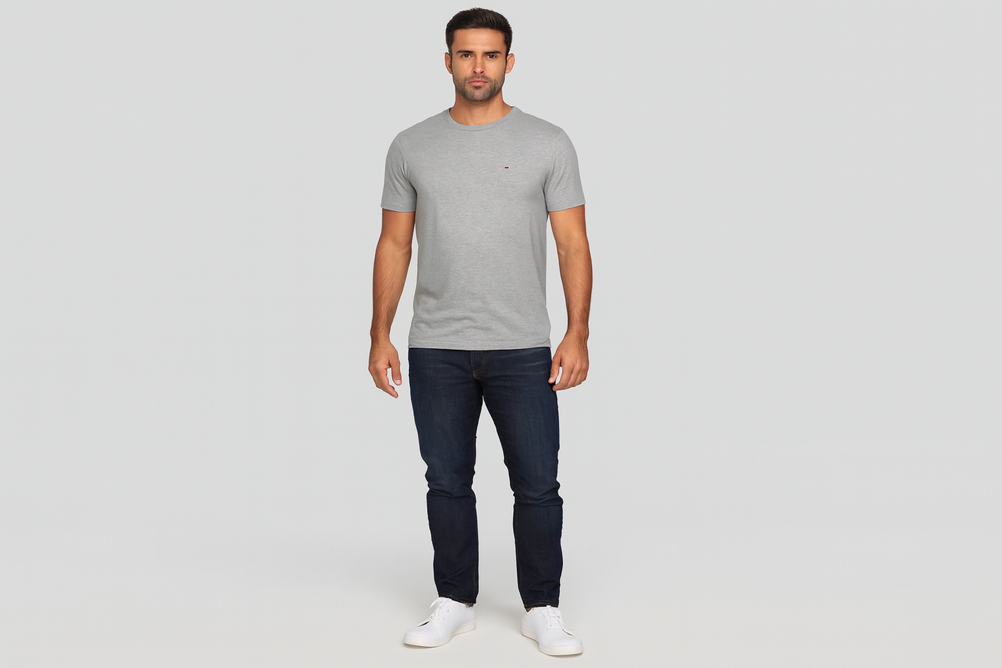 Modelo atlético - Smart casual con jeans
