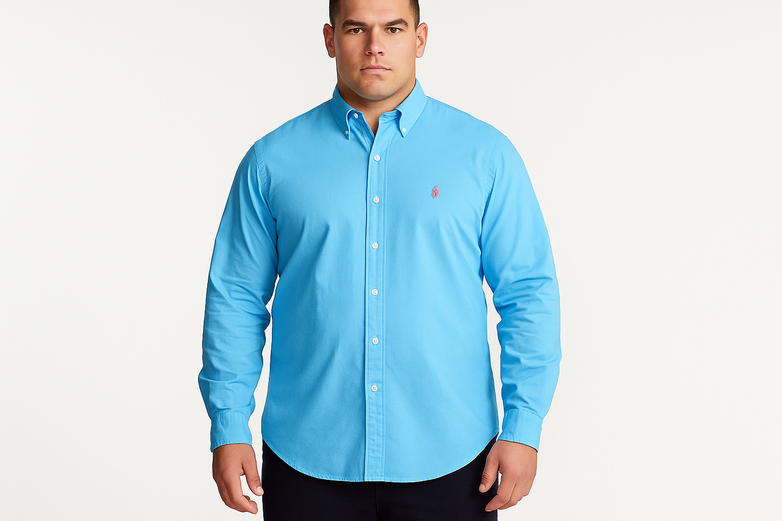 Modelo atlético - vista frontal con camisa celeste