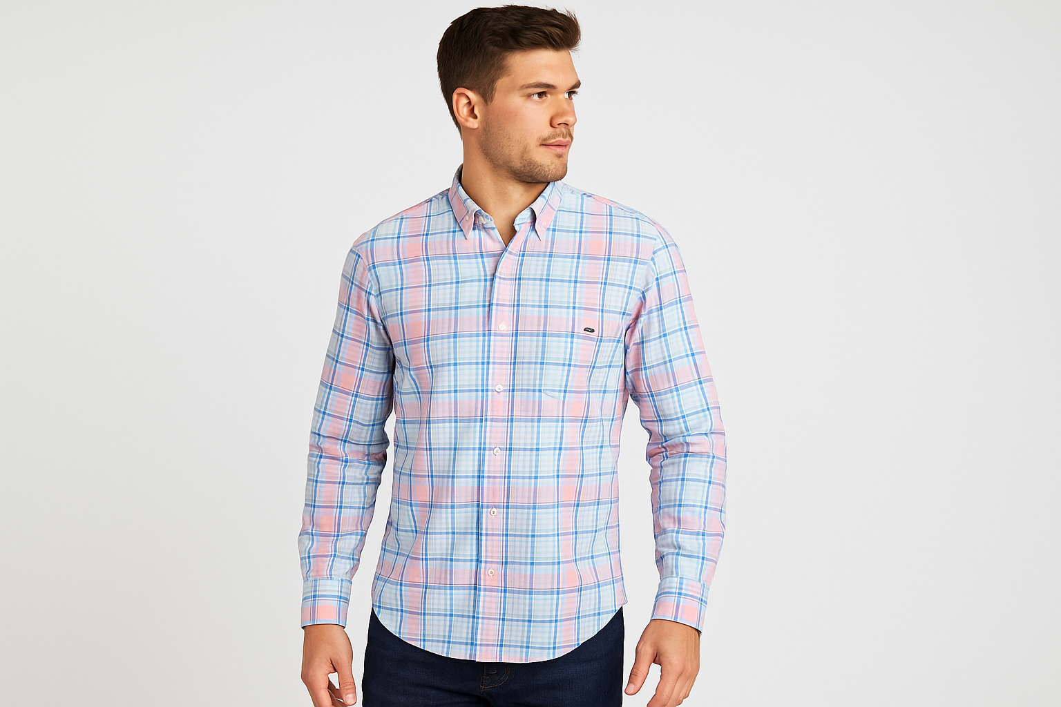 Modelo atlético - Vista tres cuartos repetida