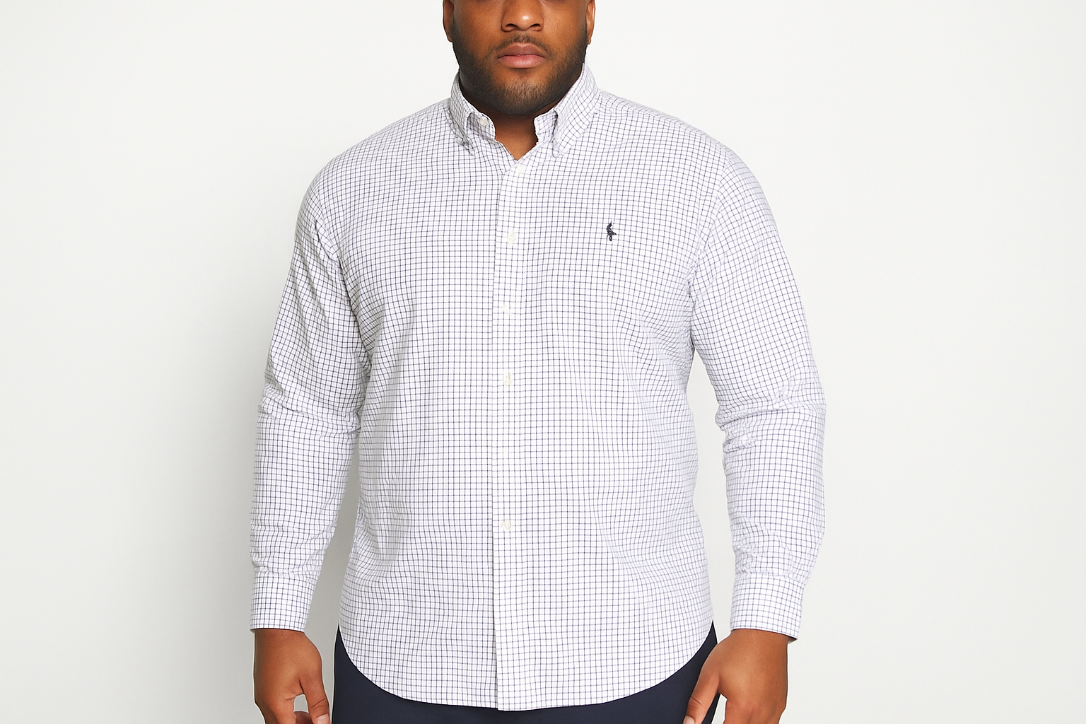 Modelo atlético XXL Slim Fit vista frontal