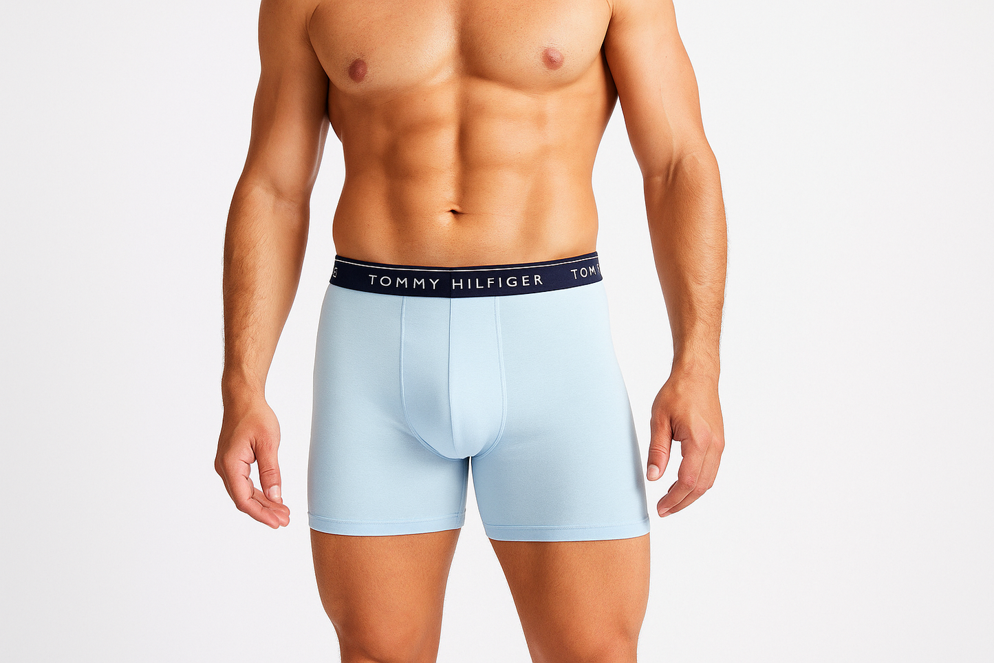 Modelo boxer azul claro frontal