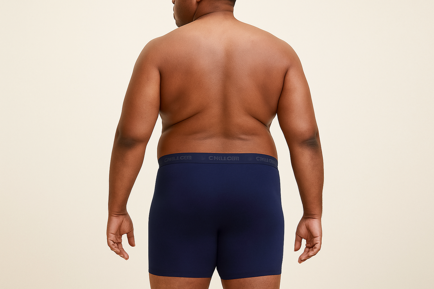 Modelo boxer azul marino vista trasera