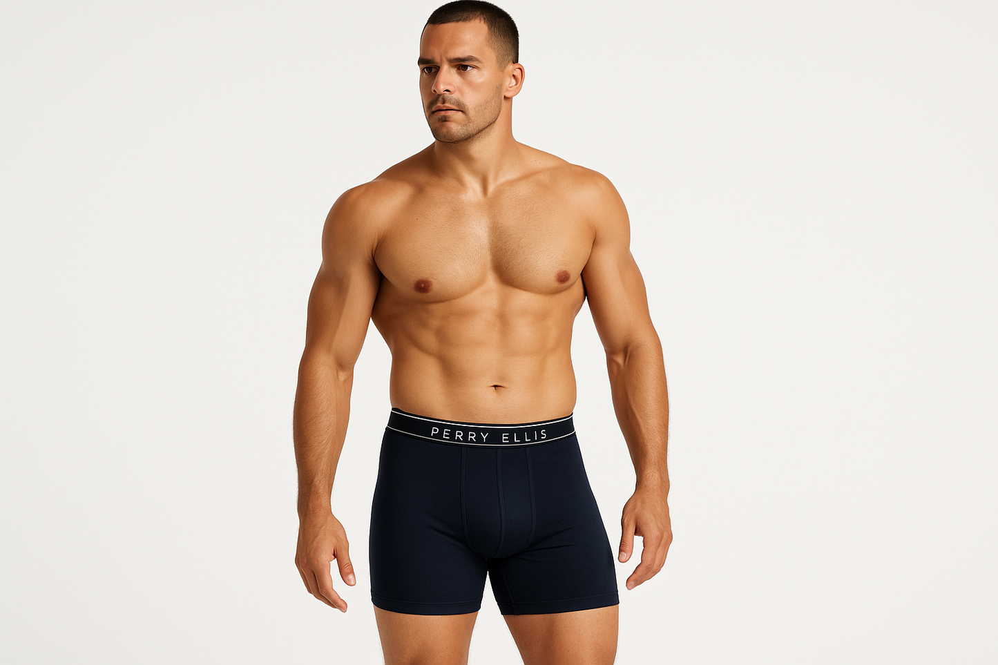 Modelo con boxer azul marino