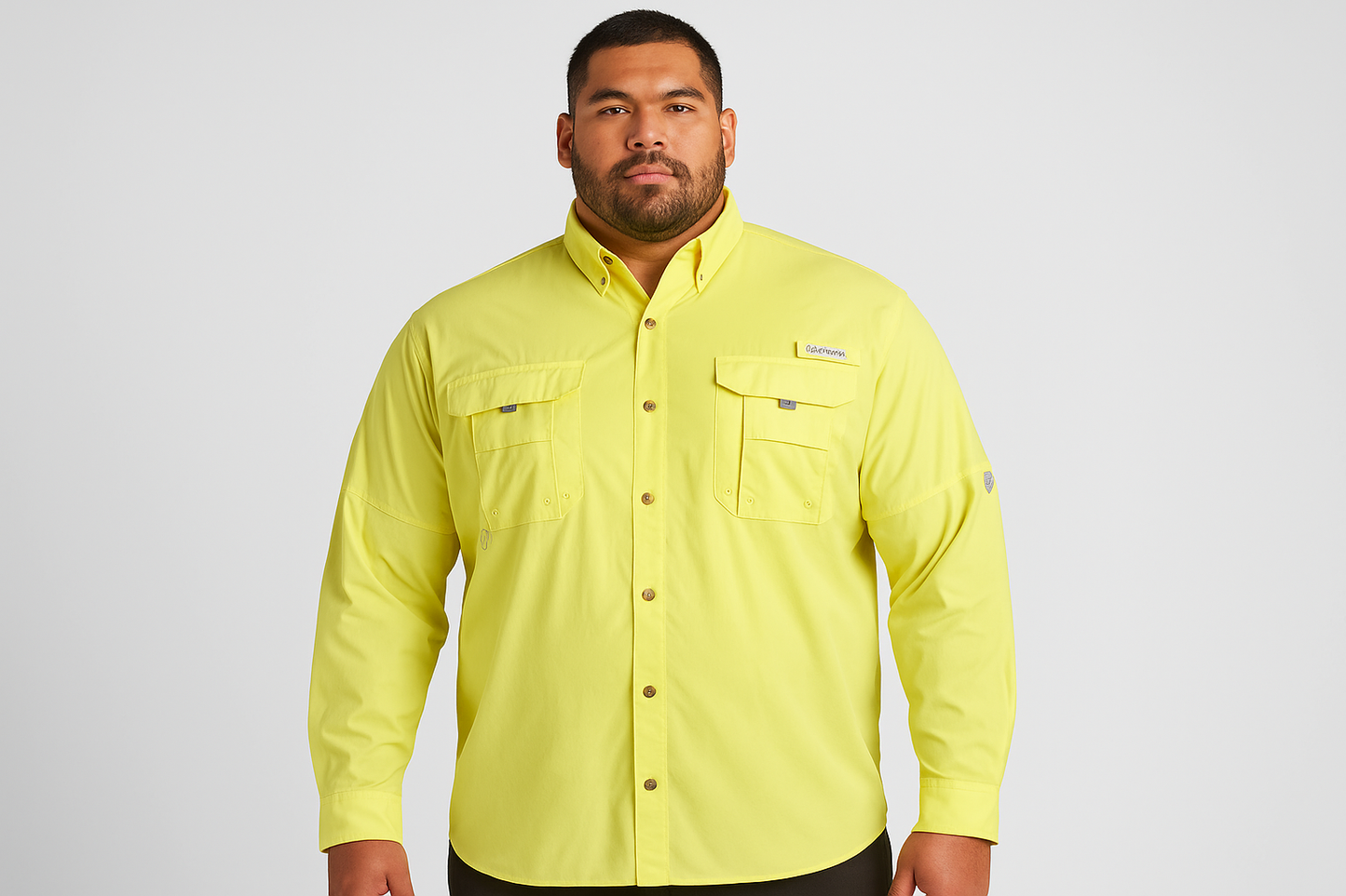 Modelo con camisa Columbia - Pose frontal