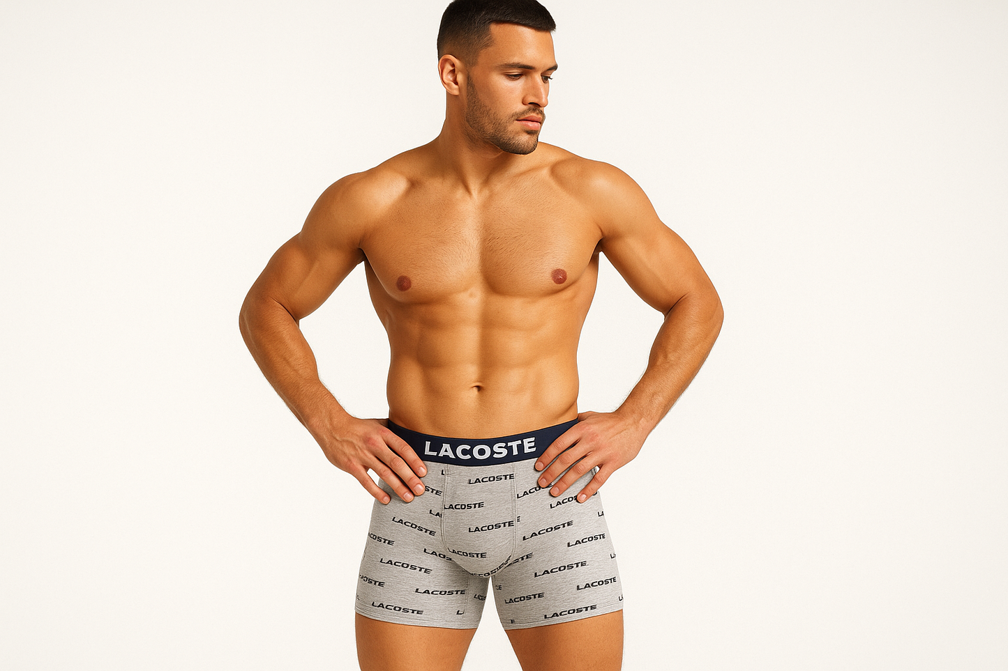 Modelo gris con patrón boxer corto lateral