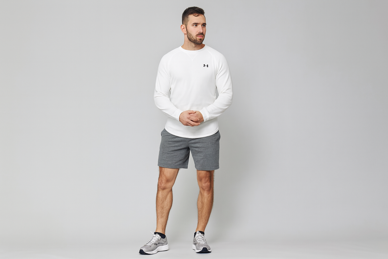Modelo look sporty Under Armour