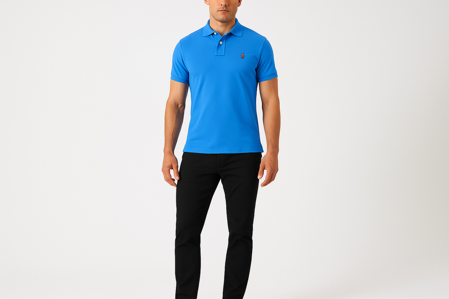 Modelo masculino atlético cuerpo entero con Camiseta Polo Ralph Lauren Pima #5b9ff1