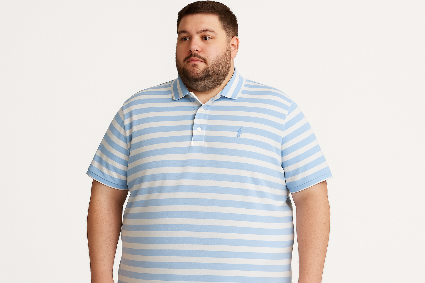 Modelo XXL con polo estilo imagen 2