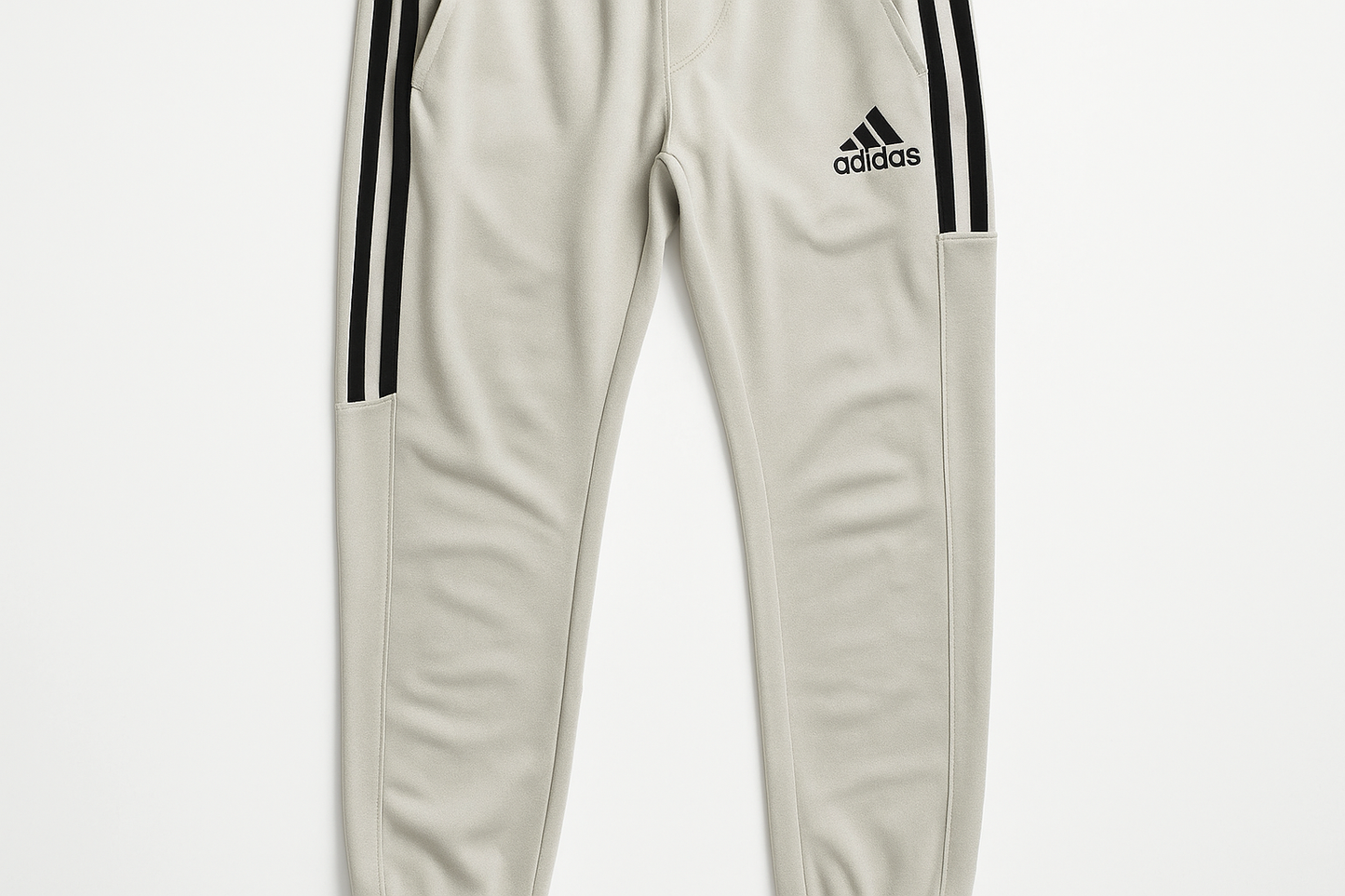 Pantalón Jogger Adidas blanco con líneas desde cintura hasta la mitad