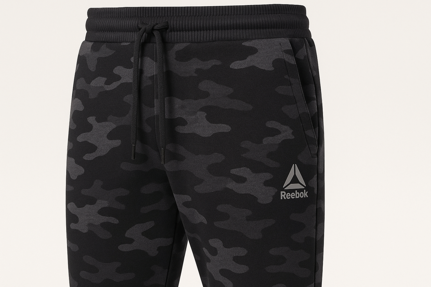 Pantalón Jogger Reebok camouflage con logo triángulo más pequeño - Detalle