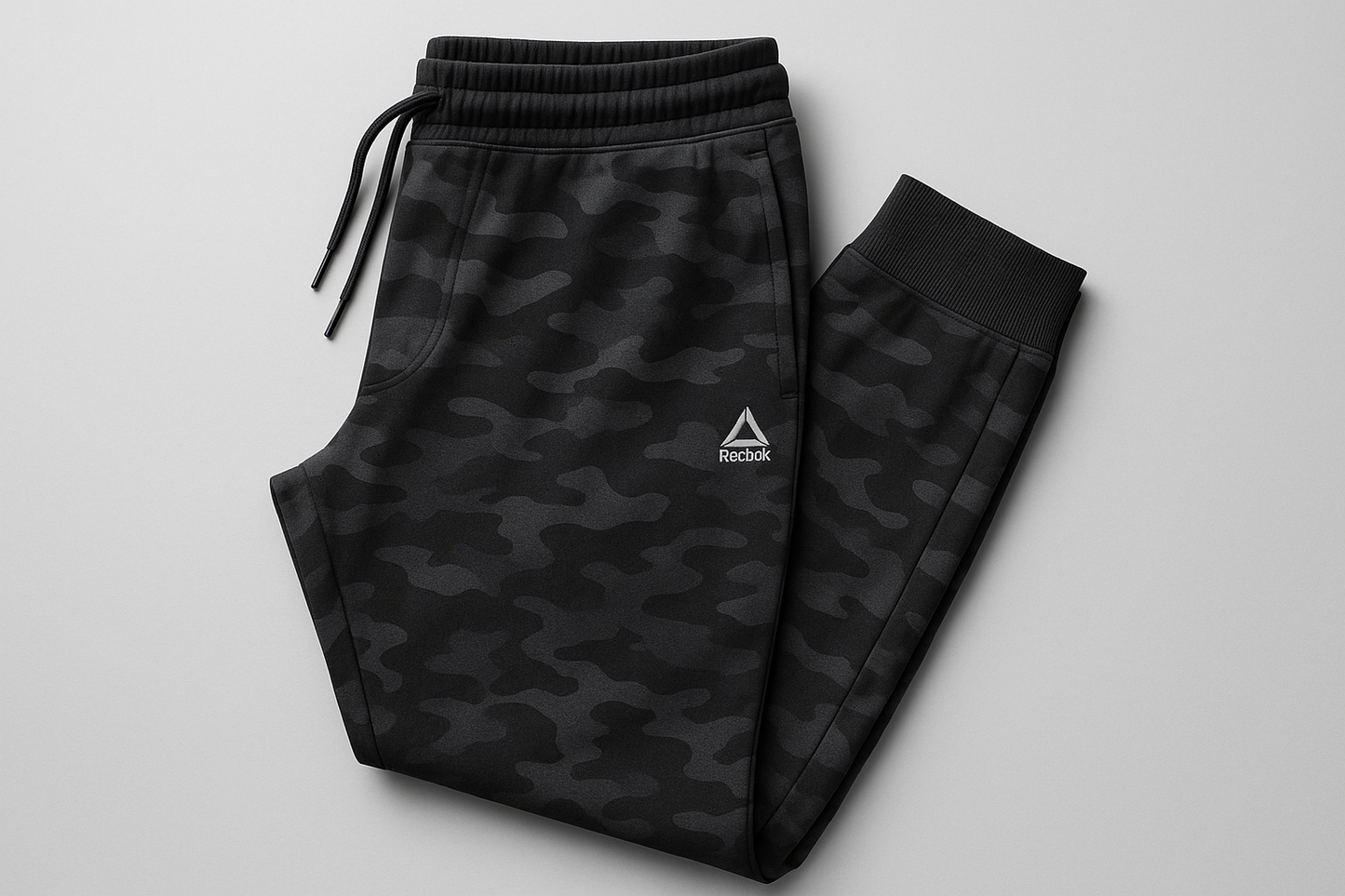 Pantalón Jogger Reebok camouflage con logo triángulo más pequeño - Doblado