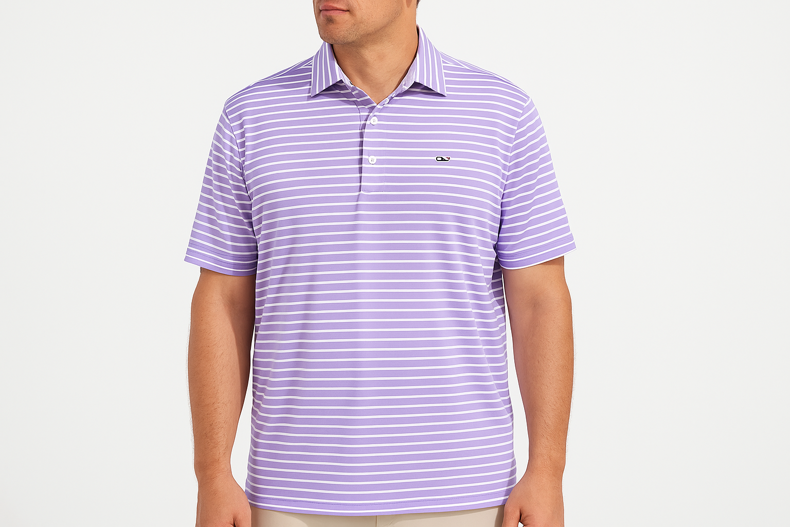 Polo en modelo con rayas medio-delgadas