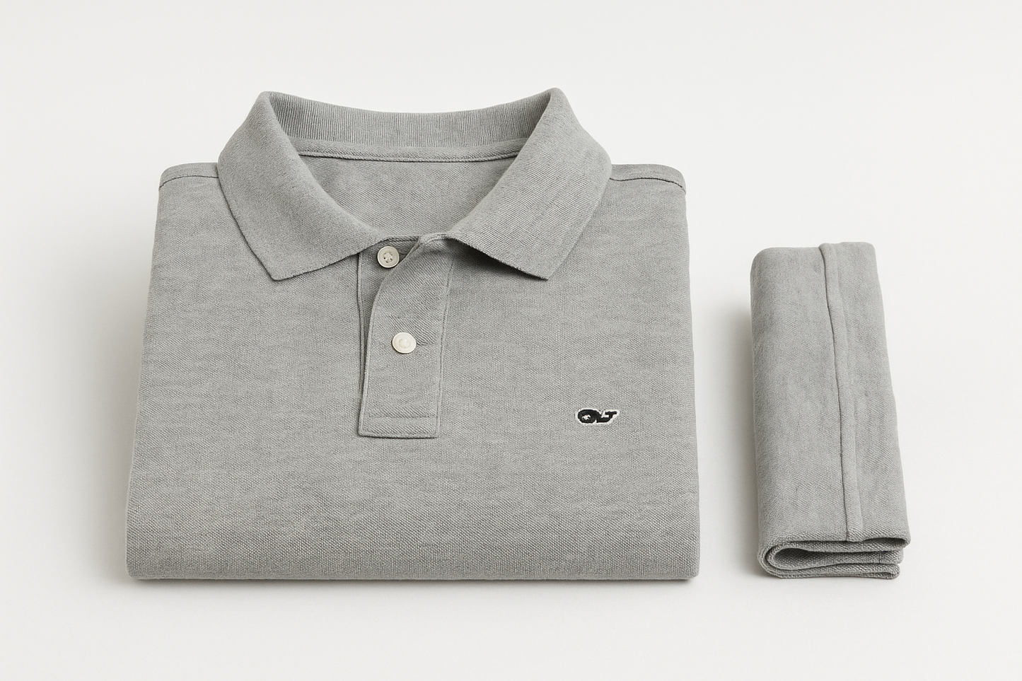 Polo gris doblado vista lateral