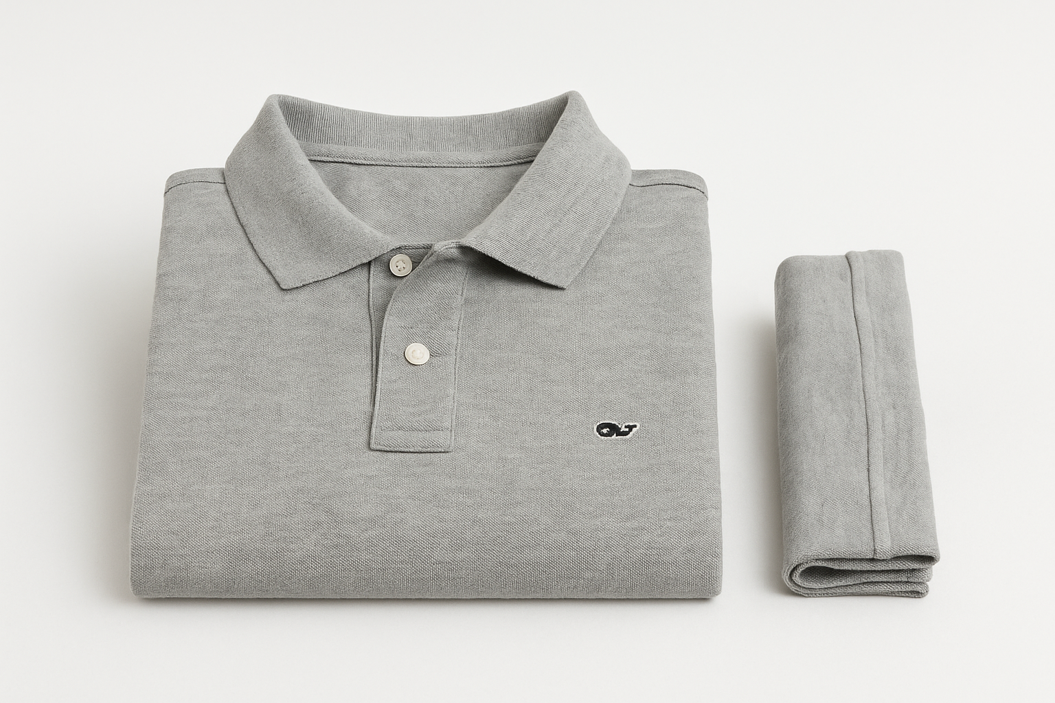 Polo gris doblado vista lateral