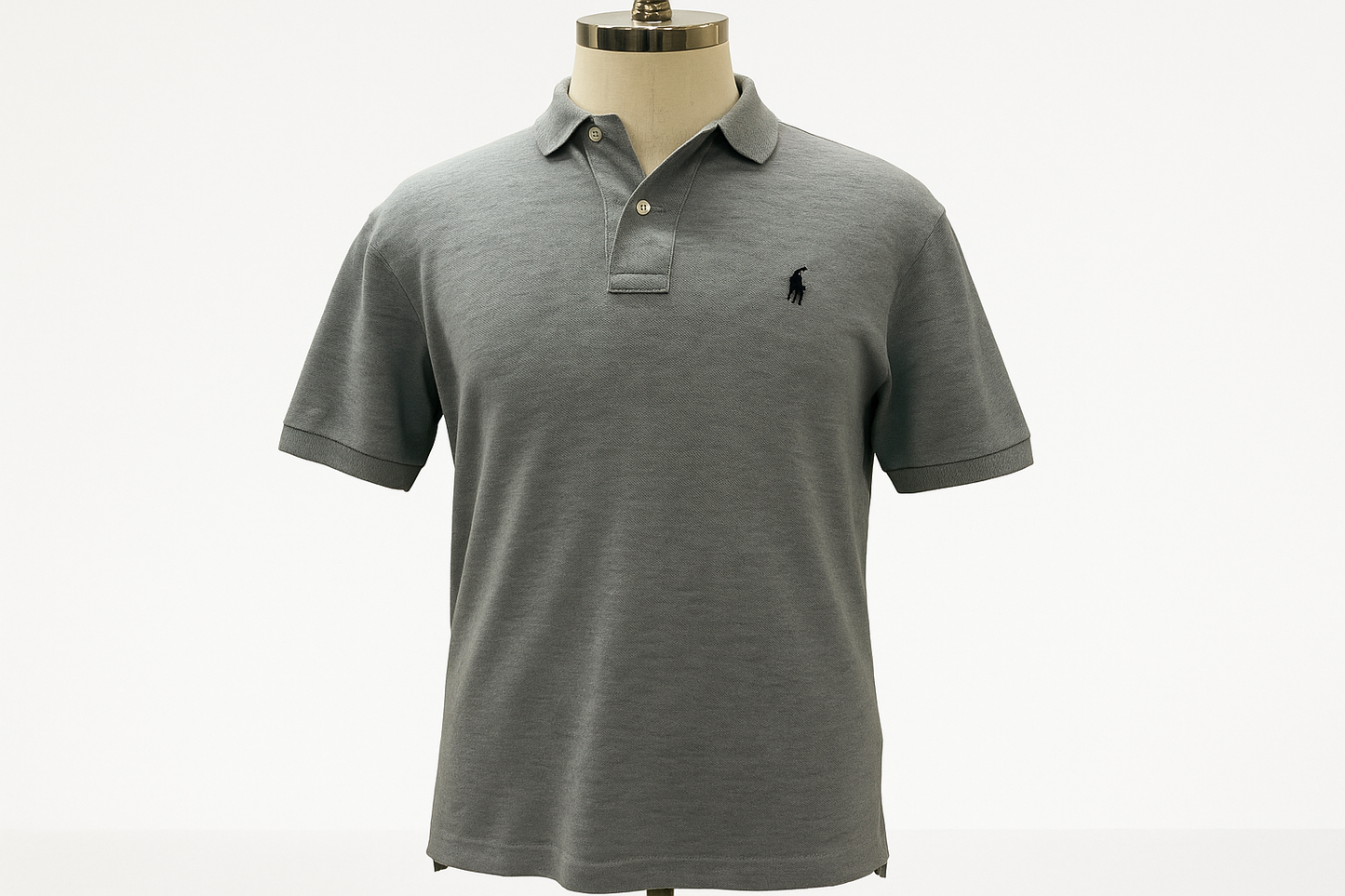 Polo Ralph Lauren gris jaspeada - En maniquí mostrando el ajuste