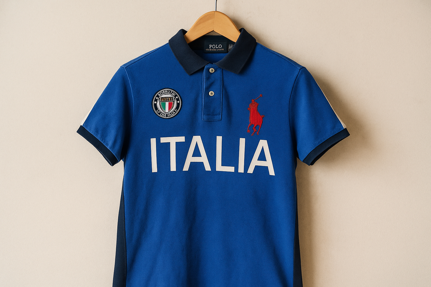 Polo Ralph Lauren Italia azul de segunda mano - Colgada en percha