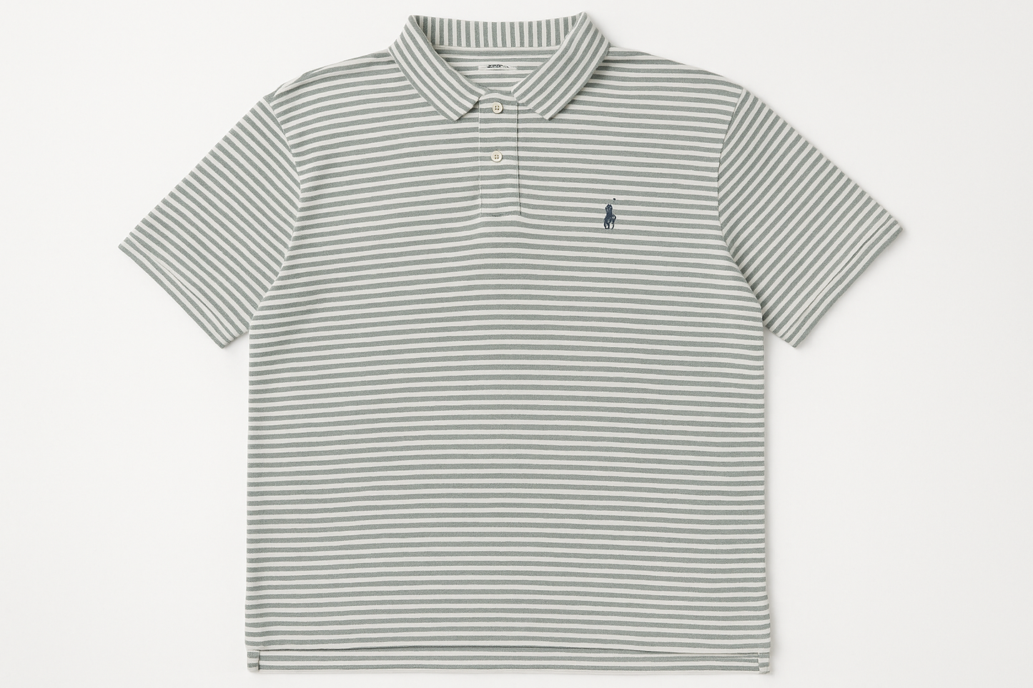 Polo rayado vista frontal plana