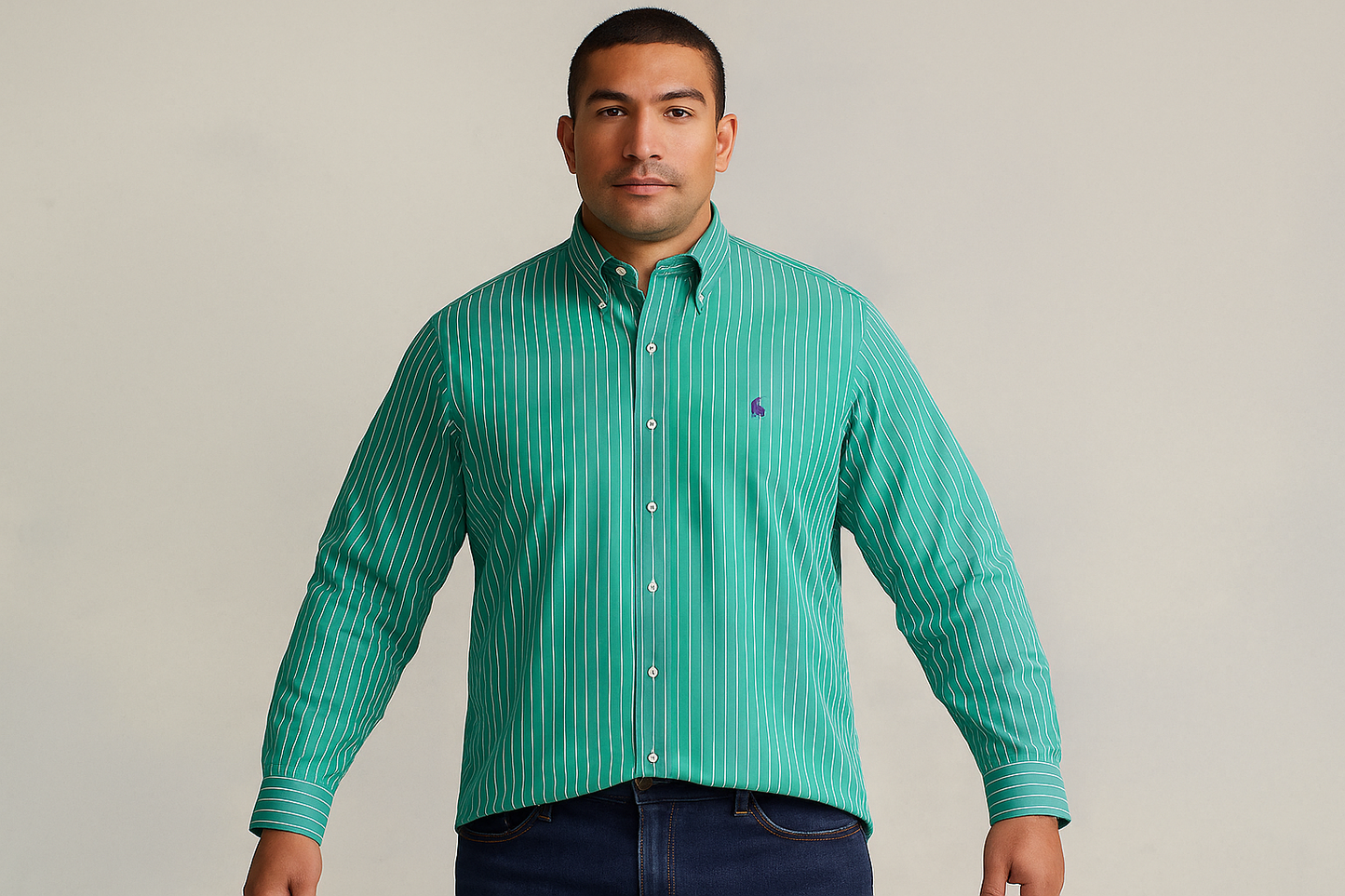 Pose brazos extendidos rayas finas