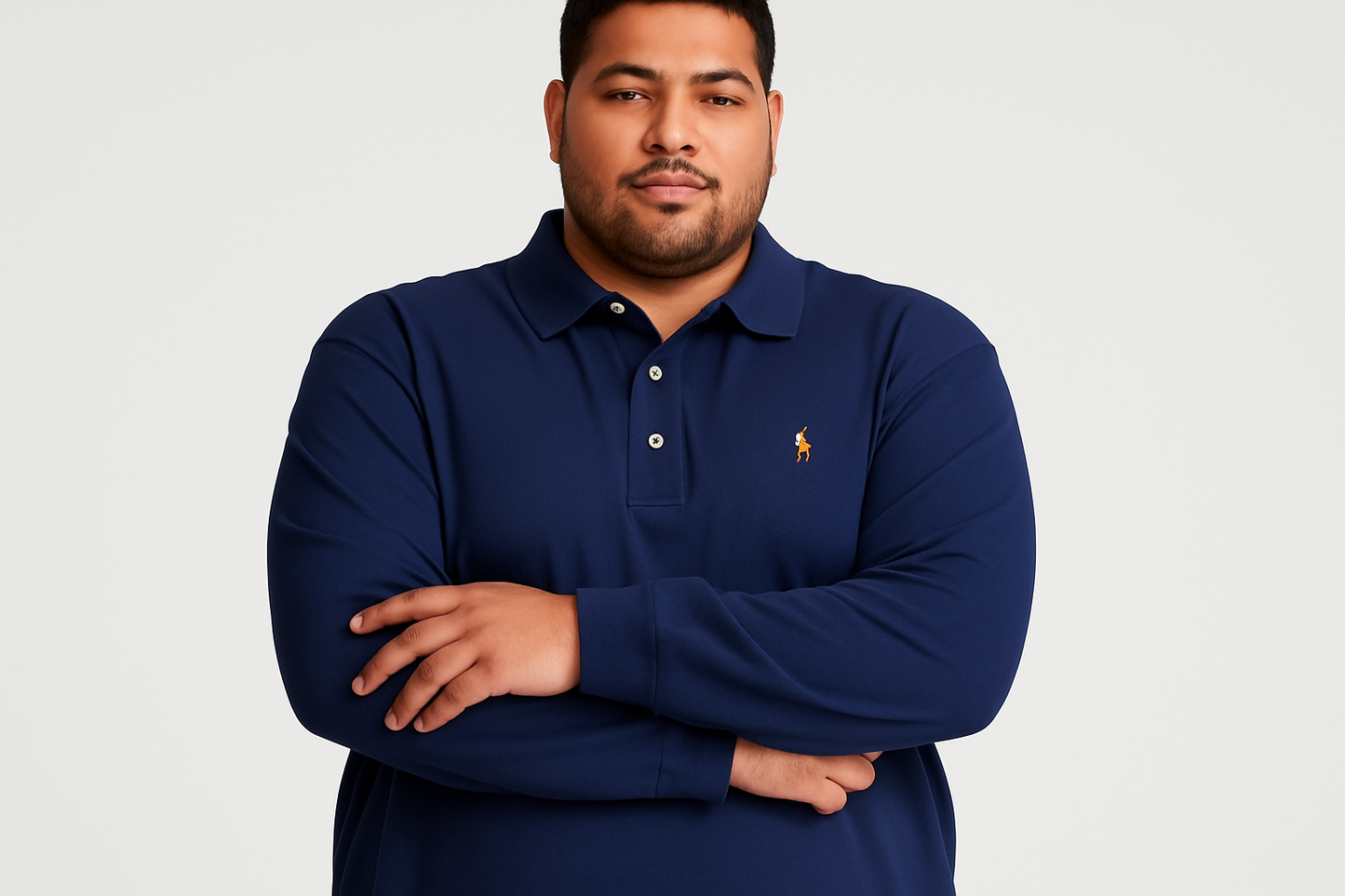 Pose relajada con brazos cruzados