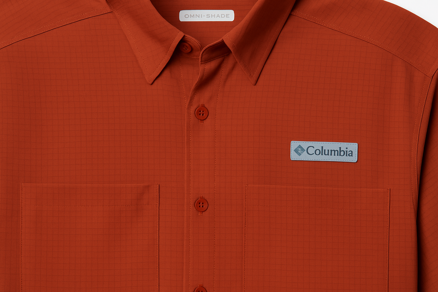 Primer plano de la camisa Columbia Super Tamiami con bolsillos abiertos