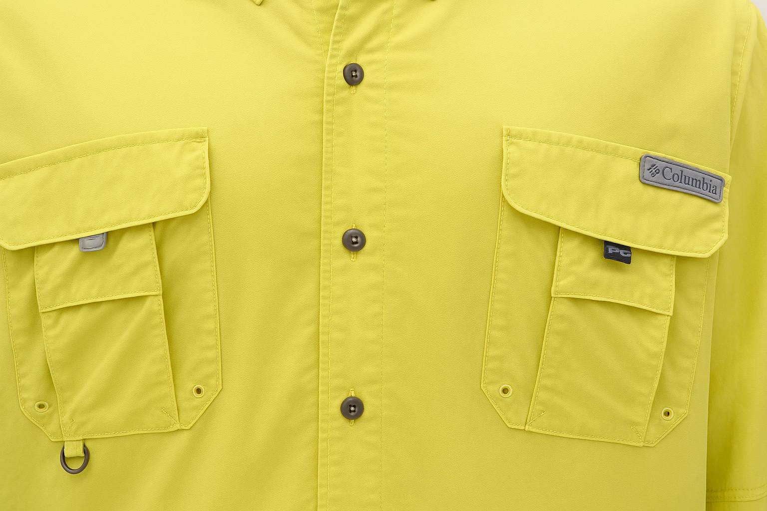 Product Shot 3 - Detalle de bolsillos y logo